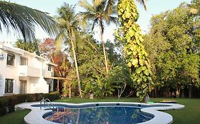 Casa Con Alberca En Club Santiago Manzanillo